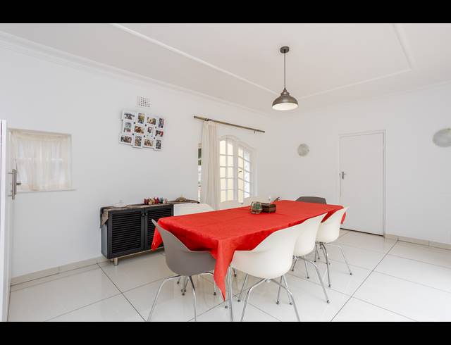9 BEDROOM HOUSE TO LET IN CONSTANTIA
